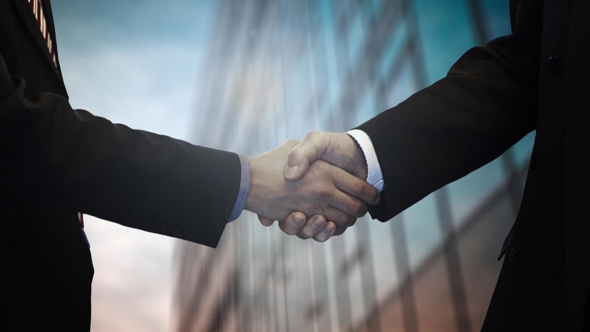 Leveraging AI In Sales? 18 Ways To Maintain Human Connections
